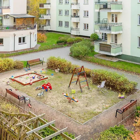 Bemowo Air-conditioned With Balcony By Renters Apartamento Varsóvia