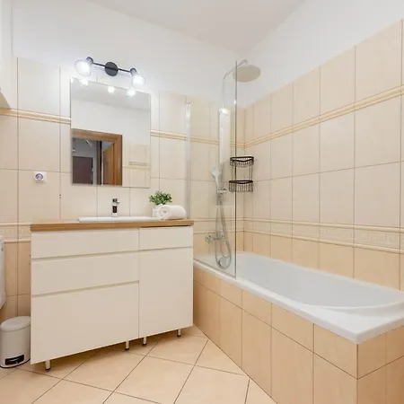 Bemowo Air-conditioned With Balcony By Renters Варшава