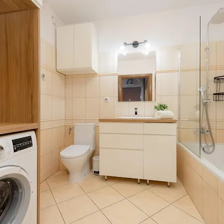 Bemowo Air-conditioned With Balcony By Renters Apartman